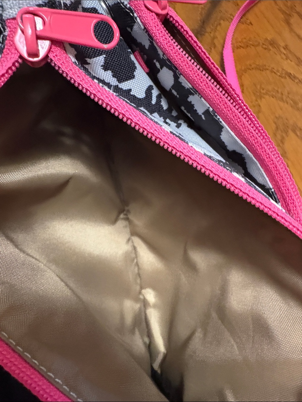 Kavu Black & White Ikat Crossbody with Hot Pink Trim - Picture 4 of 5